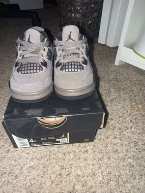 Jordan 4 Kids' Taupe Suede Sneakers with Black Accentsu